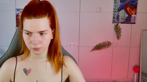 Snapshot of aliceinredsquare_ chatting on 06/26/26, 05:12 Alice online show from 06/26/26, 05:12