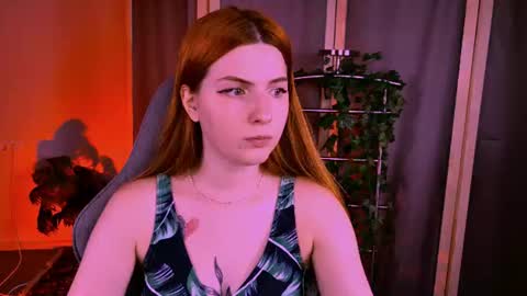 Snapshot of aliceinredsquare_ chatting on 07/14/26, 10:21 Alice online show from 07/14/26, 10:21
