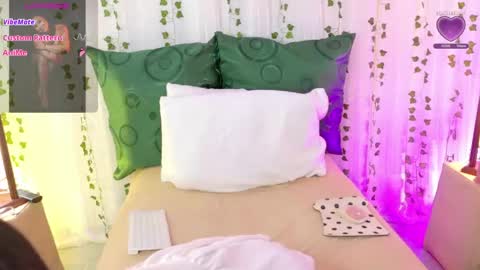 Snapshot of alicelamoree chatting on 03/11/26, 12:22 Alice online show from 03/11/26, 12:22