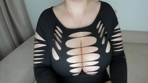 Snapshot of alicelevine chatting on 12/03/24, 05:20 AliceLevine online show from 12/03/24, 05:20