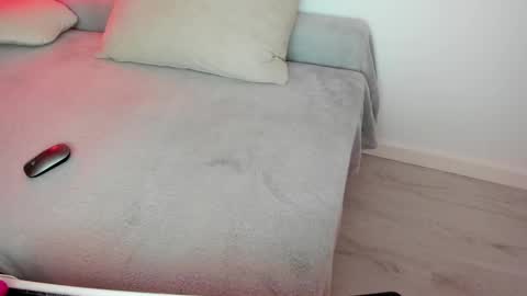 Snapshot of alicelevine chatting on 03/05/25, 08:21 AliceLevine online show from 03/05/25, 08:21