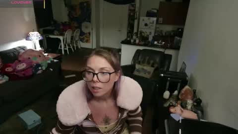 Snapshot of aliceliddell710 chatting on 03/25/26, 03:01 Alice Liddell online show from 03/25/26, 03:01