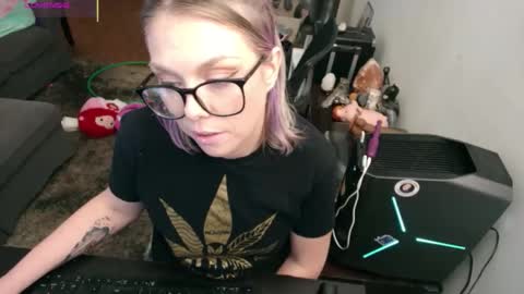 Snapshot of aliceliddell710 chatting on 04/02/26, 08:17 Alice Liddell online show from 04/02/26, 08:17