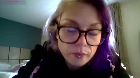 Snapshot of aliceliddell710 chatting on 04/13/26, 12:32 Alice Liddell online show from 04/13/26, 12:32