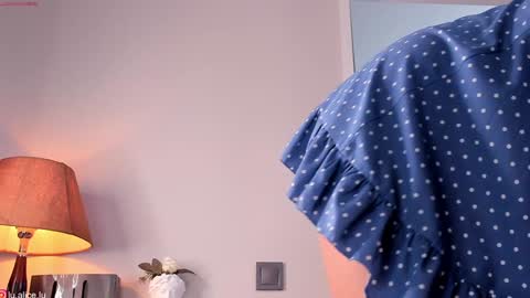 Snapshot of alicelu_ chatting on 12/19/24, 08:34 Elle online show from 12/19/24, 08:34