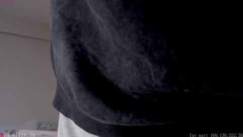 Snapshot of alicelu_ chatting on 02/08/25, 11:44 Elle online show from 02/08/25, 11:44