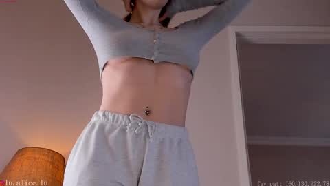 Snapshot of alicelu_ chatting on 02/23/25, 03:29 Elle online show from 02/23/25, 03:29