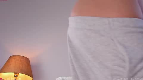 Snapshot of alicelu_ chatting on 02/24/25, 07:11 Elle online show from 02/24/25, 07:11