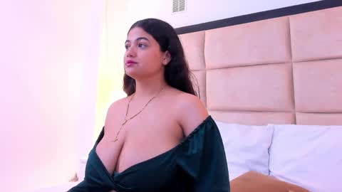 Snapshot of alicemorelli_ chatting on 05/20/26, 01:45 Alice Morelli online show from 05/20/26, 01:45