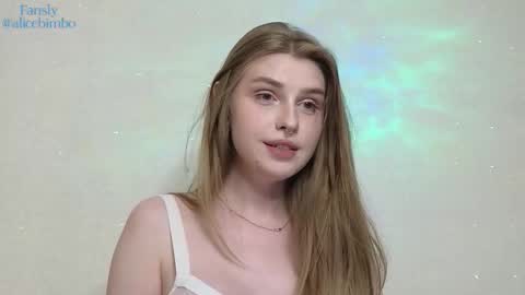 Snapshot of aliceparis69 chatting on 09/18/25, 06:21 Alice online show from 09/18/25, 06:21