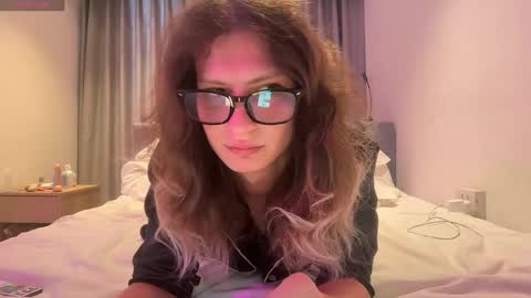 AlicePinkhead online show from 04/23/26, 09:41