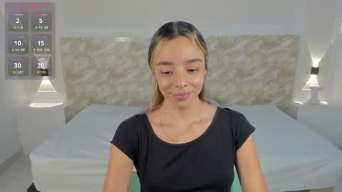 Snapshot of aliceross1 chatting on 11/18/25, 08:24 AliceRoss online show from 11/18/25, 08:24