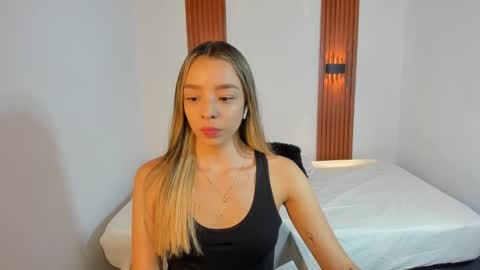 Snapshot of aliceross1 chatting on 11/30/25, 05:17 AliceRoss online show from 11/30/25, 05:17