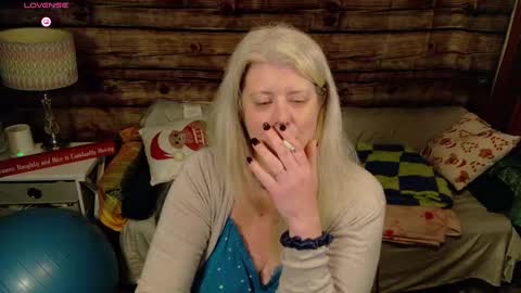 Snapshot of alicescuriosity chatting on 12/14/24, 06:46 Alices Curiosity online show from 12/14/24, 06:46