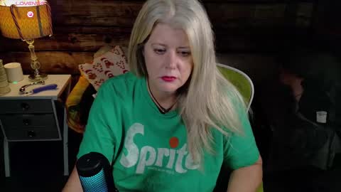 Snapshot of alicescuriosity chatting on 12/18/24, 02:53 Alices Curiosity online show from 12/18/24, 02:53