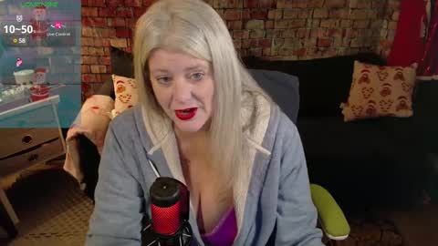 Snapshot of alicescuriosity chatting on 12/22/24, 07:52 Alices Curiosity online show from 12/22/24, 07:52