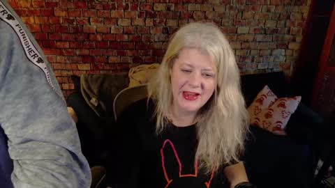 Snapshot of alicescuriosity chatting on 01/12/25, 07:10 Alices Curiosity online show from 01/12/25, 07:10