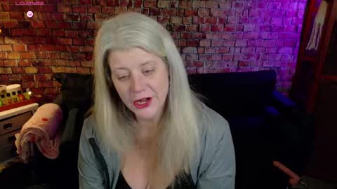 Snapshot of alicescuriosity chatting on 01/20/25, 04:10 Alices Curiosity online show from 01/20/25, 04:10