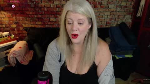 Snapshot of alicescuriosity chatting on 01/22/25, 06:52 Alices Curiosity online show from 01/22/25, 06:52