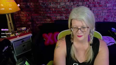 Snapshot of alicescuriosity chatting on 02/03/25, 03:53 Alices Curiosity online show from 02/03/25, 03:53