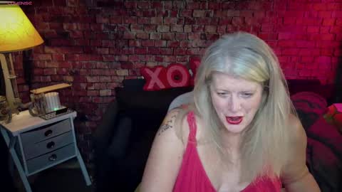 Snapshot of alicescuriosity chatting on 02/13/25, 03:29 Alices Curiosity online show from 02/13/25, 03:29