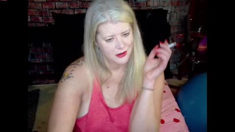 Snapshot of alicescuriosity chatting on 02/15/25, 02:15 Alices Curiosity online show from 02/15/25, 02:15