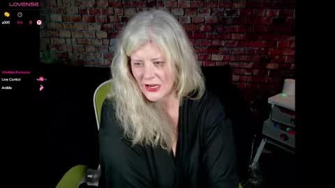 Snapshot of alicescuriosity chatting on 02/26/25, 03:21 Alices Curiosity online show from 02/26/25, 03:21