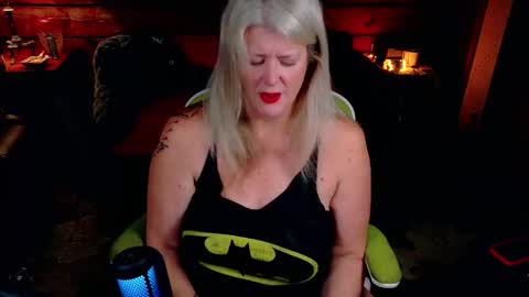 Snapshot of alicescuriosity chatting on 11/26/25, 05:30 Alices Curiosity online show from 11/26/25, 05:30