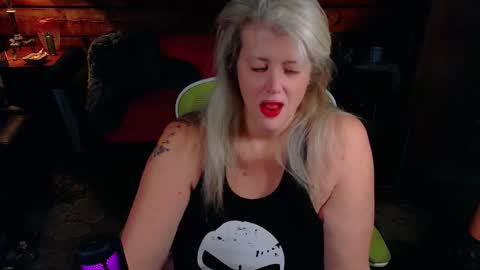 Snapshot of alicescuriosity chatting on 11/30/25, 05:44 Alices Curiosity online show from 11/30/25, 05:44