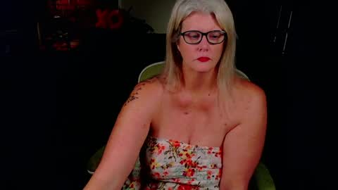 Snapshot of alicescuriosity chatting on 04/02/26, 02:20 Alices Curiosity online show from 04/02/26, 02:20