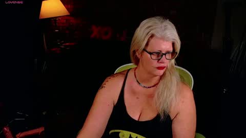 Snapshot of alicescuriosity chatting on 04/28/26, 02:21 Alices Curiosity online show from 04/28/26, 02:21