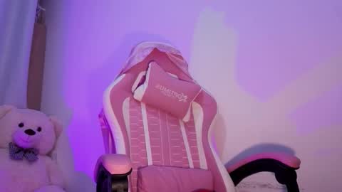 Snapshot of alicesimpson1 chatting on 12/01/25, 02:38 alice online show from 12/01/25, 02:38