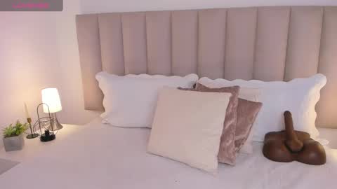 Snapshot of aliceveraa_ chatting on 02/19/25, 10:53 Alice Vera online show from 02/19/25, 10:53