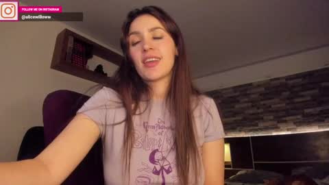 Snapshot of alicewillow chatting on 02/21/25, 05:35 Alice online show from 02/21/25, 05:35