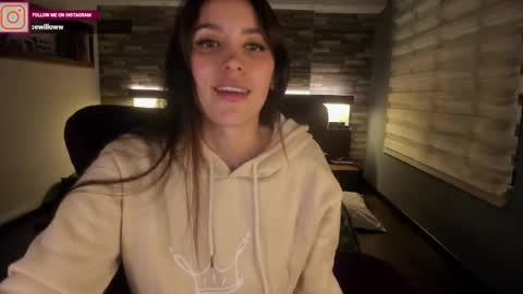 Snapshot of alicewillow chatting on 03/05/25, 02:14 Alice online show from 03/05/25, 02:14