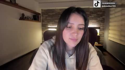 Snapshot of alicewillow chatting on 09/10/25, 11:38 Alice online show from 09/10/25, 11:38