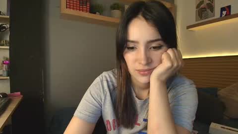 Snapshot of alicewillow chatting on 10/10/25, 09:25 Alice online show from 10/10/25, 09:25