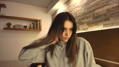 Snapshot of alicewillow chatting on 10/15/25, 11:38 Alice online show from 10/15/25, 11:38