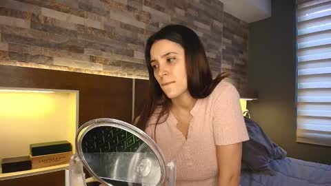 Snapshot of alicewillow chatting on 10/17/25, 10:01 Alice online show from 10/17/25, 10:01