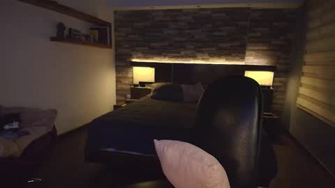 Snapshot of alicewillow chatting on 10/30/25, 11:05 Alice online show from 10/30/25, 11:05