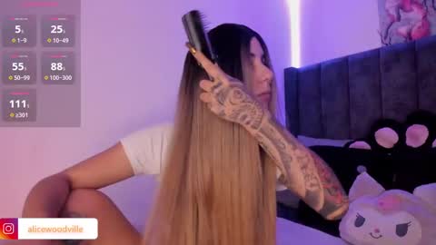 Snapshot of alicewoodville chatting on 02/13/25, 03:46 Alice online show from 02/13/25, 03:46