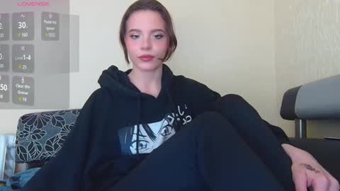 Snapshot of alicewoolfy chatting on 01/19/25, 12:50 AliceWoolfy online show from 01/19/25, 12:50