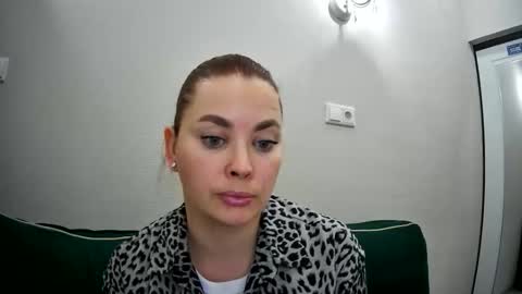 Snapshot of alicexfresh chatting on 11/21/25, 11:42 AlicexFresh online show from 11/21/25, 11:42