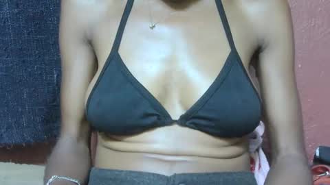 Snapshot of alicia253177 chatting on 02/25/25, 02:33 alicia253177 online show from 02/25/25, 02:33