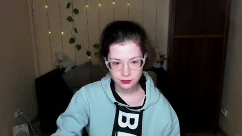 Snapshot of alicia_folow chatting on 01/26/25, 06:28 Alicia online show from 01/26/25, 06:28