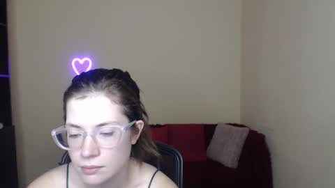 Snapshot of alicia_folow chatting on 02/06/25, 12:43 Alicia online show from 02/06/25, 12:43