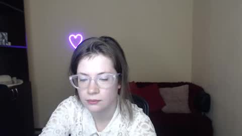 Snapshot of alicia_folow chatting on 02/08/25, 01:01 Alicia online show from 02/08/25, 01:01