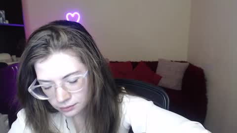 Snapshot of alicia_folow chatting on 02/09/25, 12:30 Alicia online show from 02/09/25, 12:30