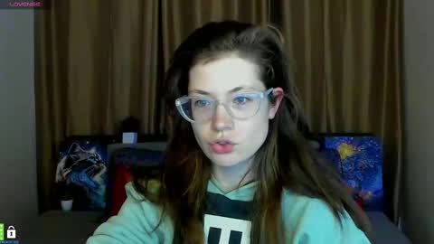 Snapshot of alicia_folow chatting on 02/11/25, 06:33 Alicia online show from 02/11/25, 06:33