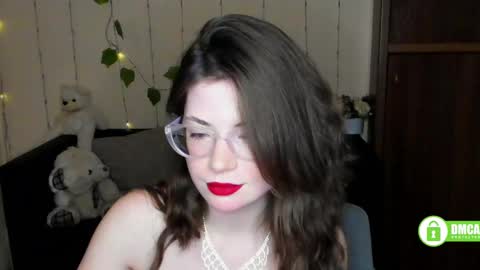 Snapshot of alicia_folow chatting on 02/14/25, 09:24 Alicia online show from 02/14/25, 09:24